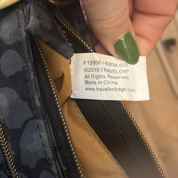 Travelon Anti-Theft Crossbody Bag & Matching Pouch Leopard Inside Light RFID - Picture 10 of 11